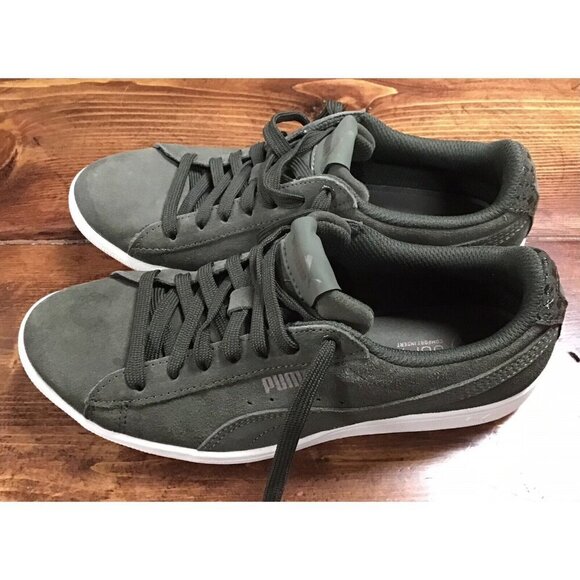 Womans Green Size 7 Pumas - Picture 2 of 5